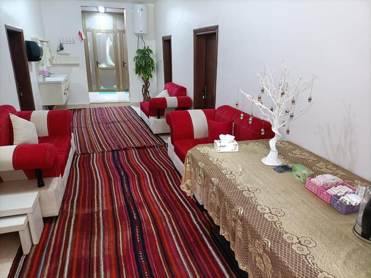 Happy Night Hostel 瓦迪穆萨 外观 照片