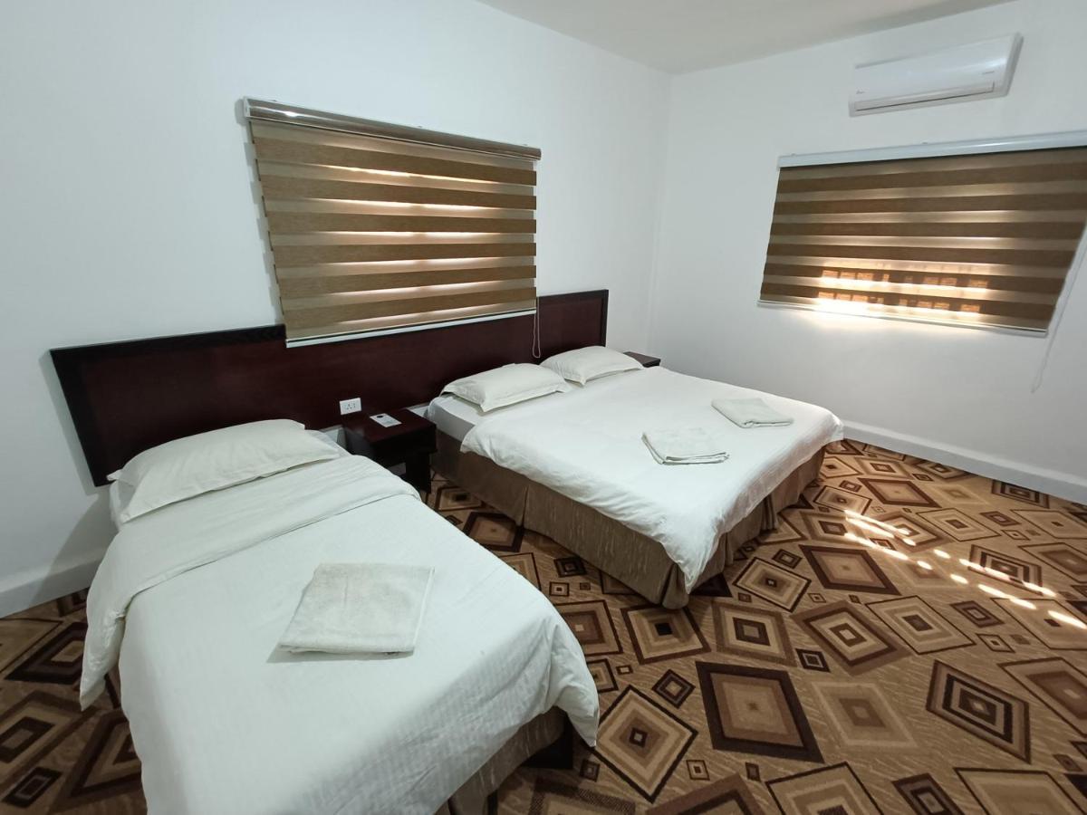 Happy Night Hostel 瓦迪穆萨 外观 照片