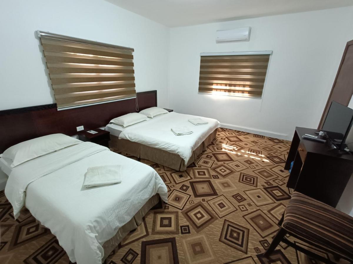 Happy Night Hostel 瓦迪穆萨 外观 照片