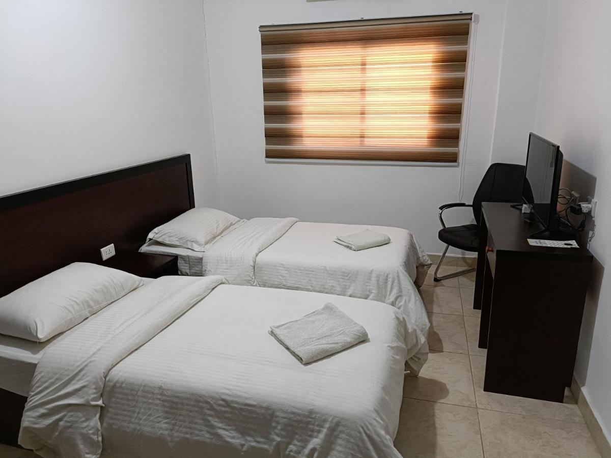 Happy Night Hostel 瓦迪穆萨 外观 照片