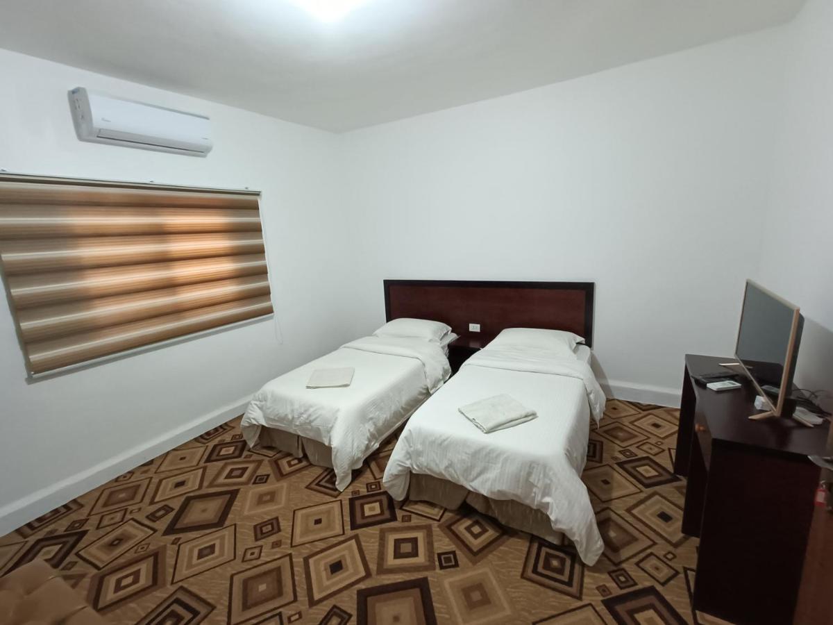 Happy Night Hostel 瓦迪穆萨 外观 照片
